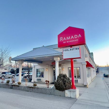 Ramada By Wyndham Hotel Кунел Екстериор снимка