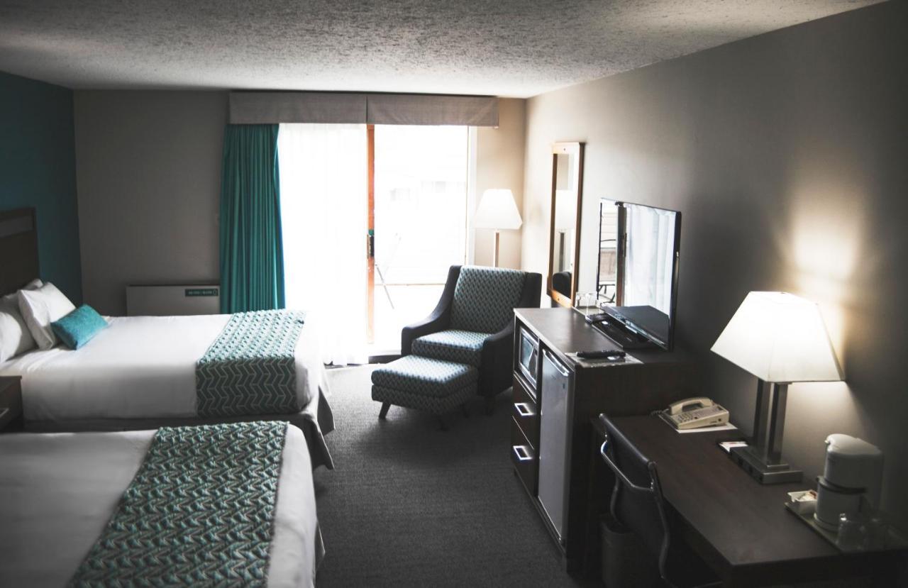 Ramada By Wyndham Hotel Кунел Екстериор снимка