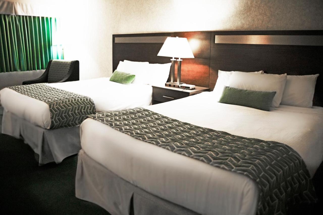Ramada By Wyndham Hotel Кунел Екстериор снимка