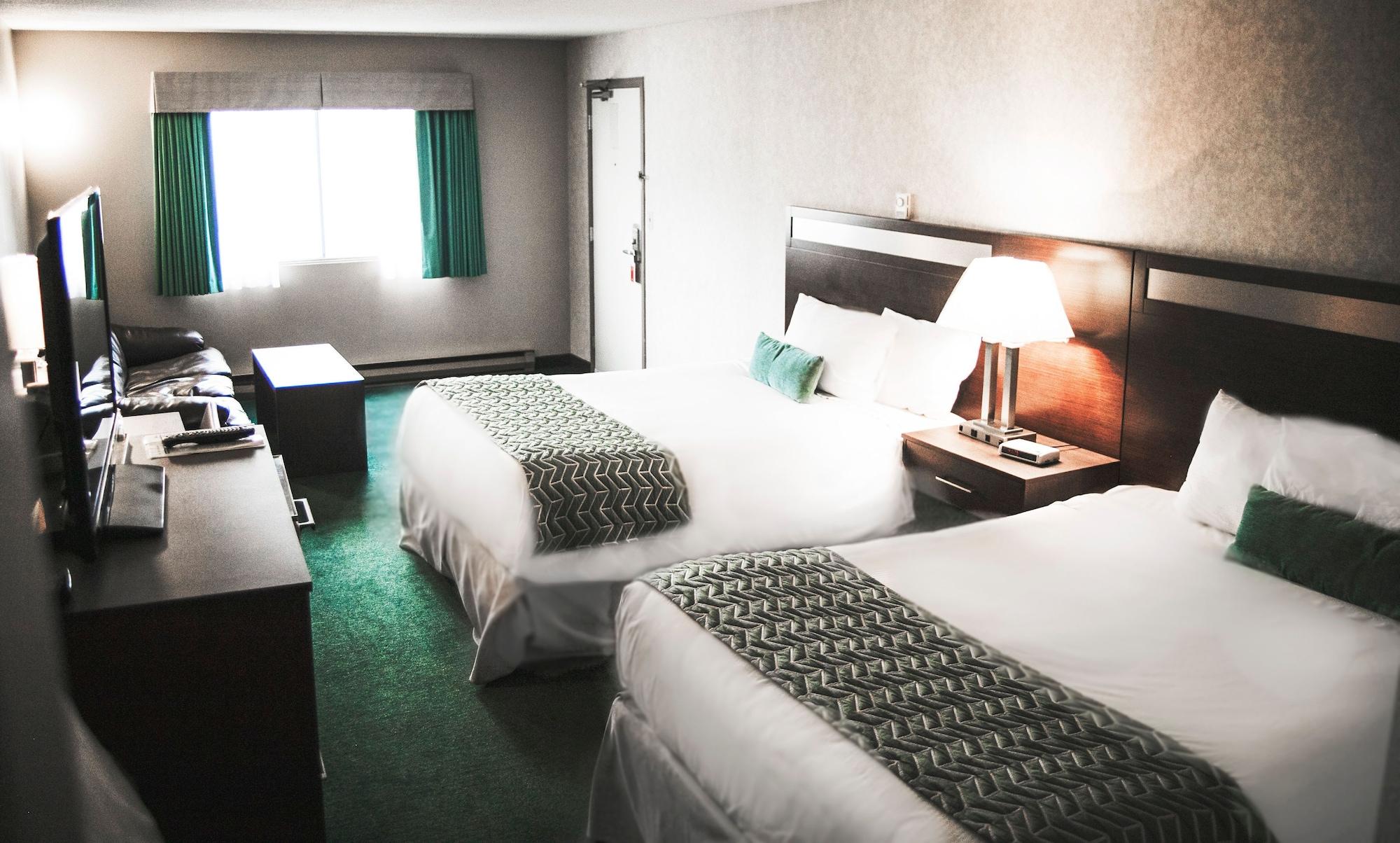 Ramada By Wyndham Hotel Кунел Екстериор снимка