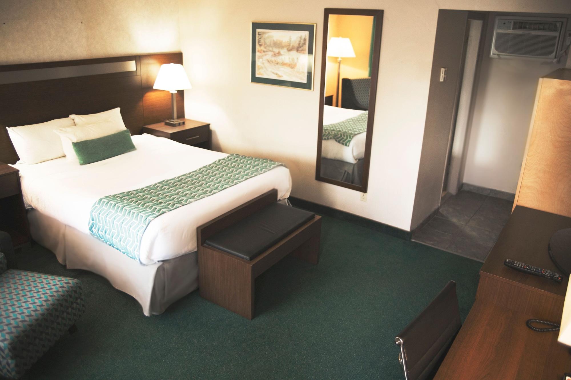 Ramada By Wyndham Hotel Кунел Екстериор снимка